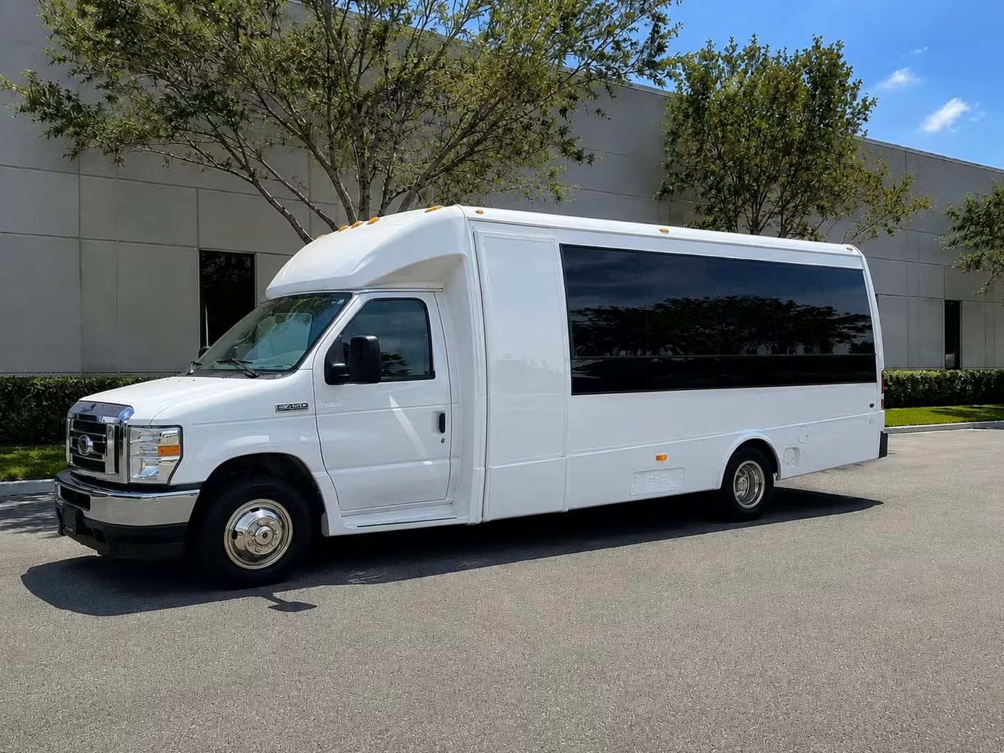 stanton 15 passenger minibus rental