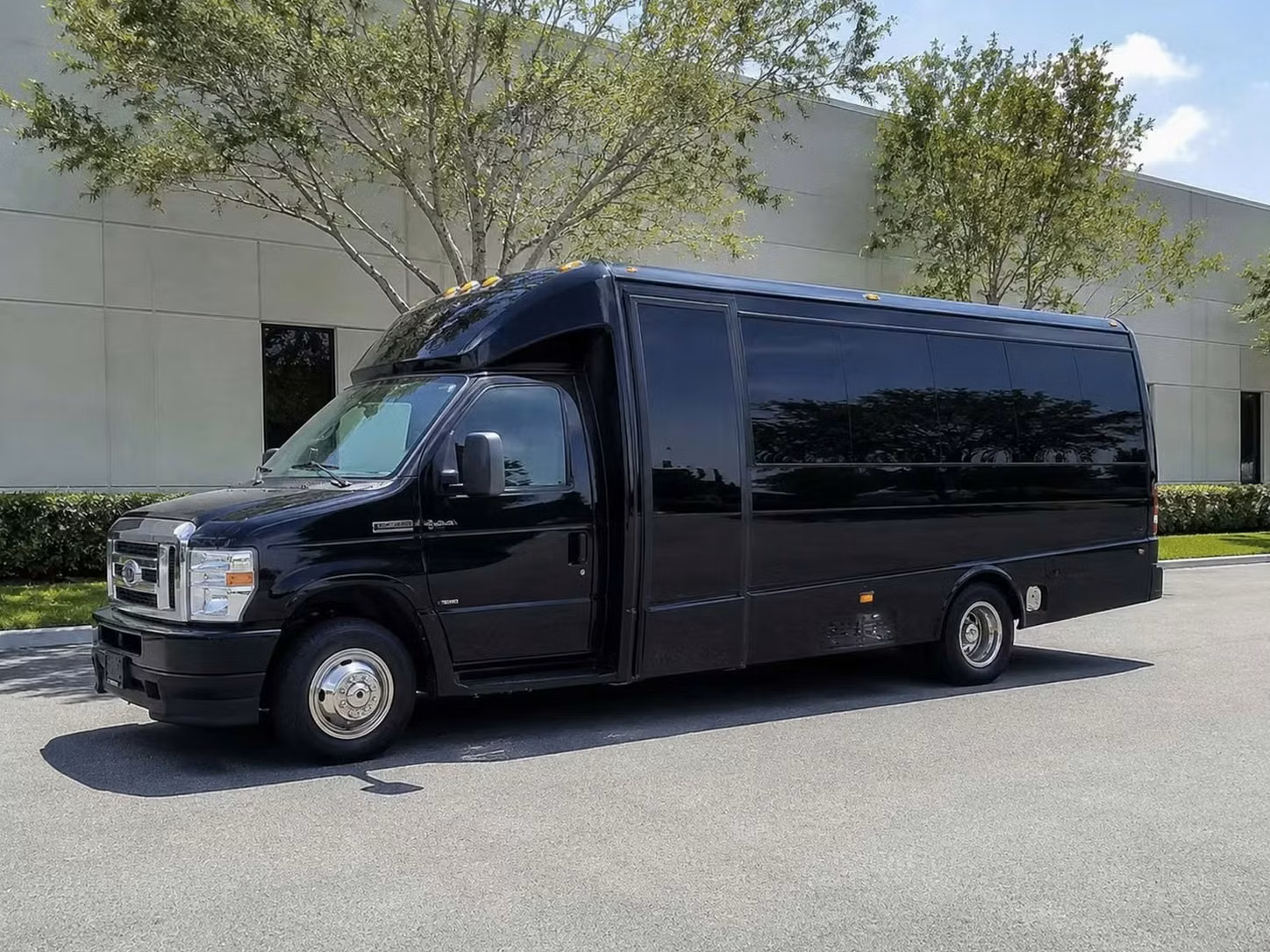 stanton 18 passenger minibus rental
