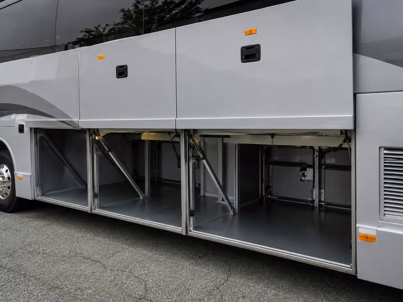 stanton 56 passenger charter bus luggage bays